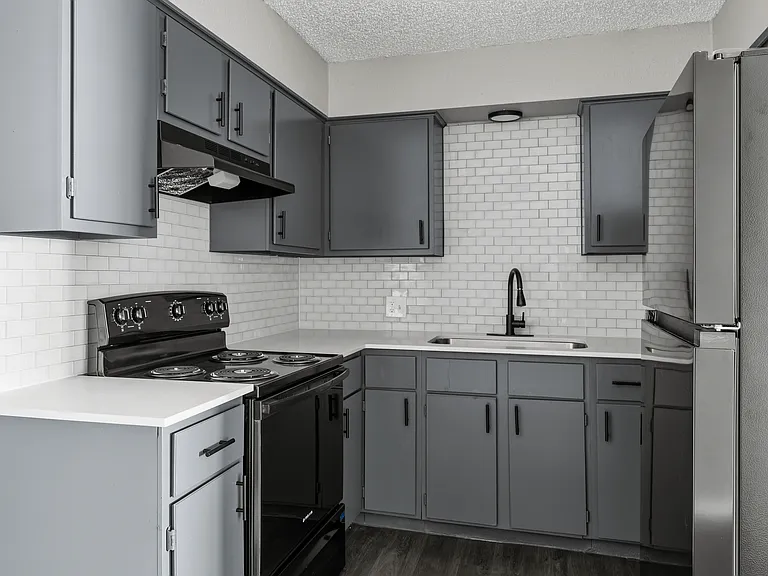 Rosemont Apartments — Photo 15