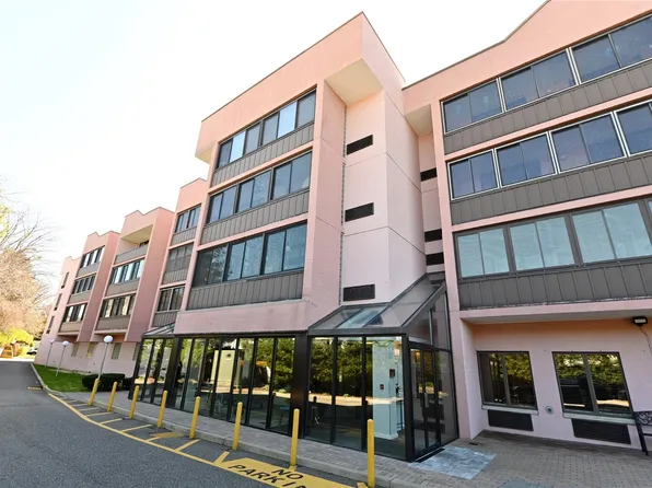800 Willis Avenue #211, Albertson, NY 11507