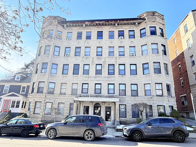Strathmore Road Apartments — Photo 1
