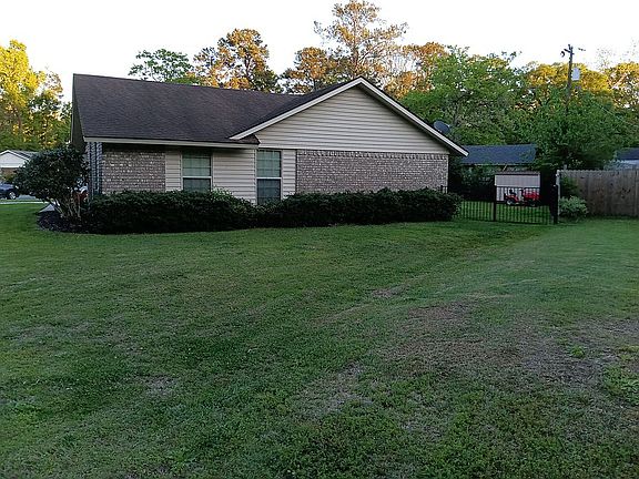 4th image of 3 Briarwood Dr