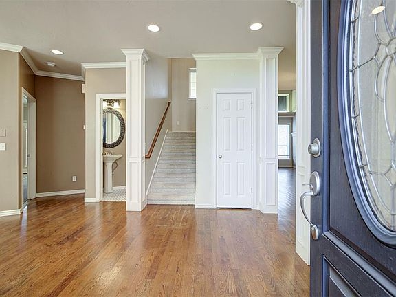 4th image of 236 Olde Brook Ct