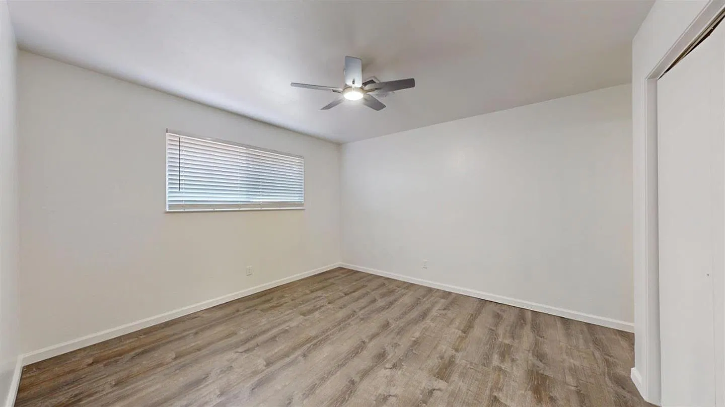 2 bed, 1010 sqft, $2,050 — Photo 4