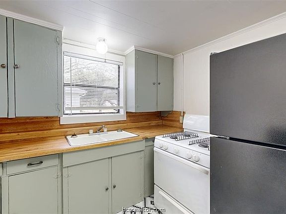 3rd image of 303 Montclair Ave