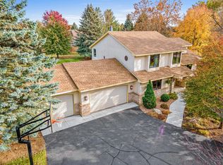 4 Raven Rd, North Oaks, MN 55127