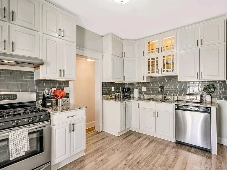 2109 Girard Ave S — Photo 9