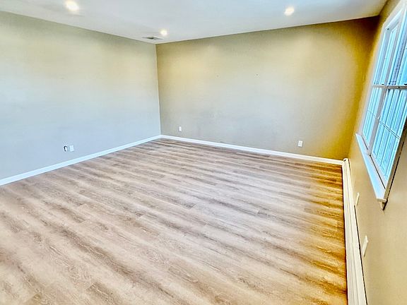 5th image of 814 Carpenter Pl Floor 2