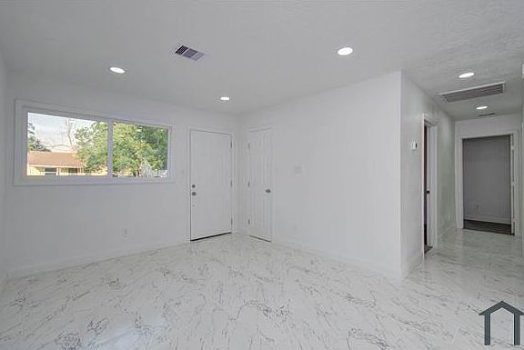 3rd image of 9518 Fairland Dr