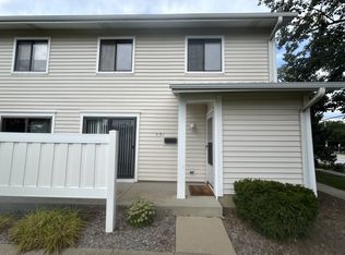 751 Edgelake Point, Schaumburg, IL 60194