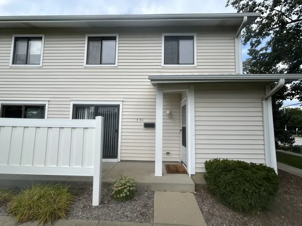 751 Edgelake Point, Schaumburg, IL 60194