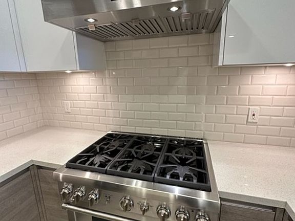 3rd image of 536 S El Molino Ave