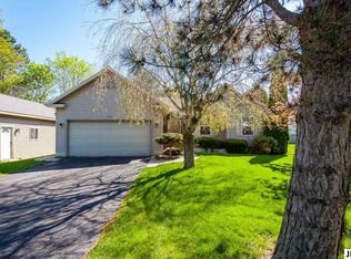 4454 Spinnaker Ln, Pleasant Lake, MI 49272
