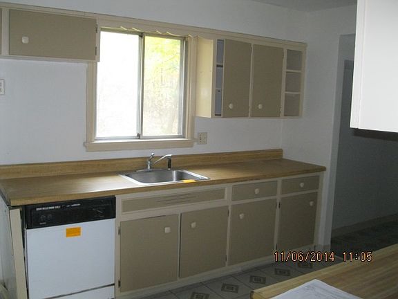 4th image of 460 Oak St