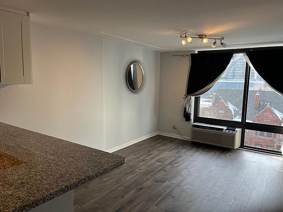 3rd image of 1221 N Dearborn Pkwy #612N