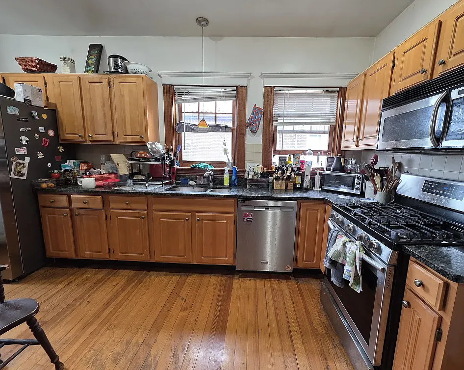 3 bed, 9999 sqft, $5,700 — Photo 1