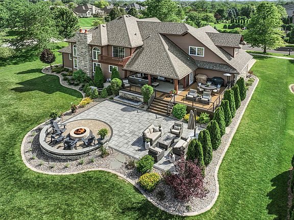 3rd image of 902 Kendall Ct