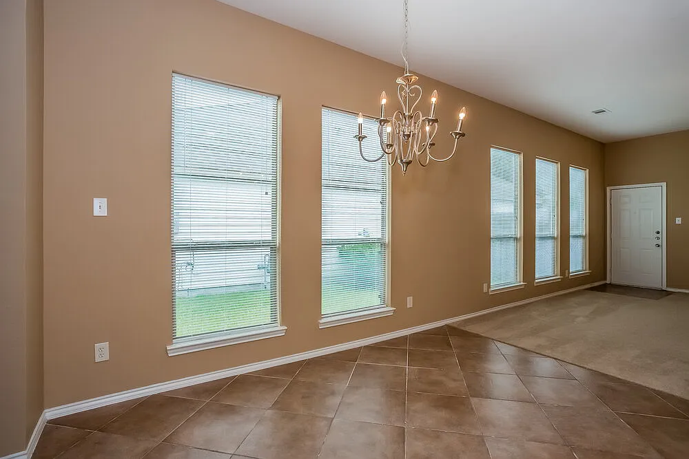 3 bed, 2.0 bath, 1422 sqft, $1,795 — Photo 4