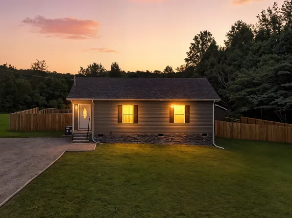 52 Pleasant Ln, Estill Springs, TN 37330