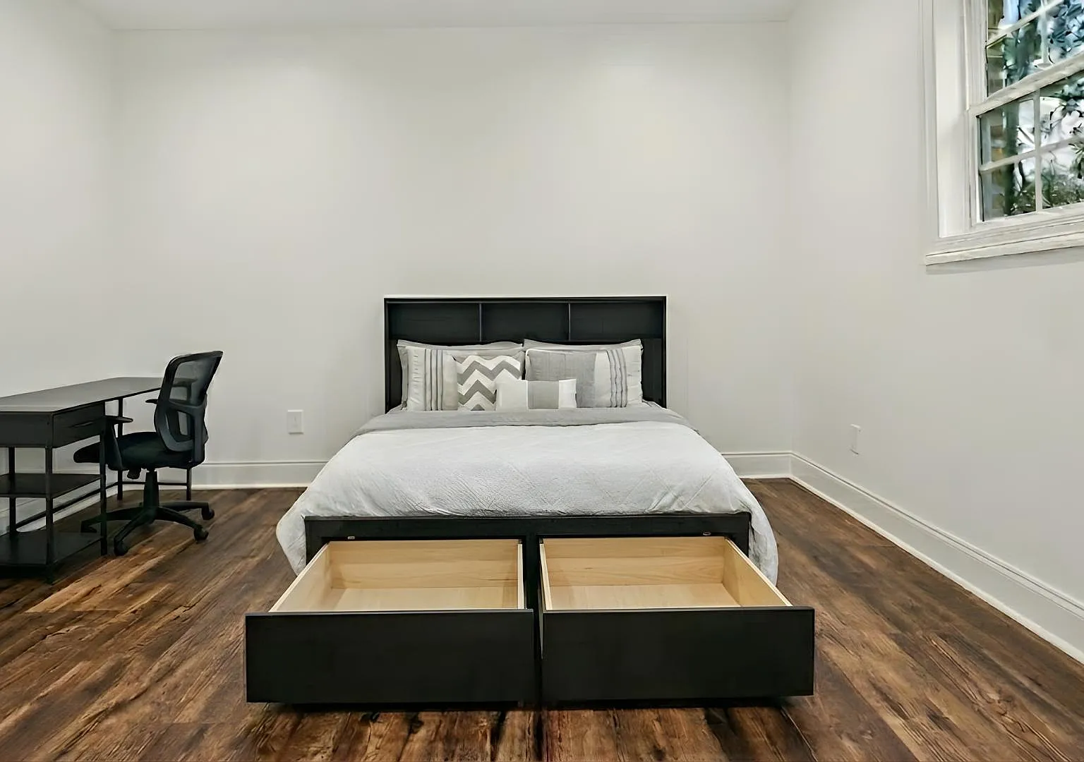 2 bed, 1.0 bath, $901 — Photo 2