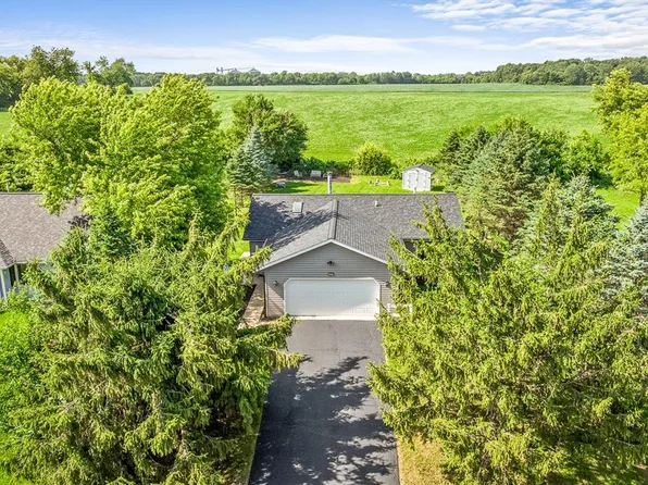 207 Tamarack Hollow St SW, Poplar Grove, IL 61065