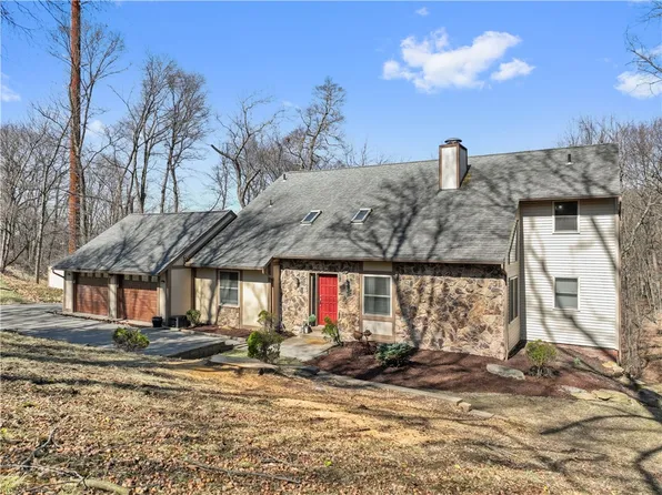 271 Shafer Rd, Coraopolis, PA 15108