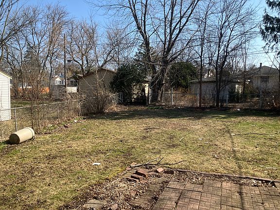 3rd image of 1511 N Poplar Ave