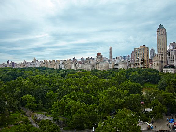 4th image of 120 Central Park S APT 17B