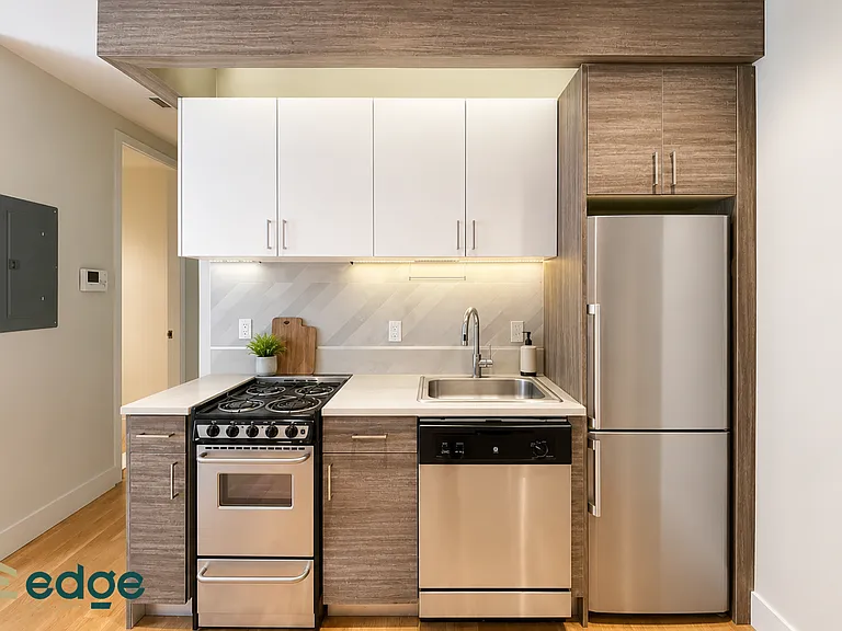 2 N Henry St #2B — Photo 2