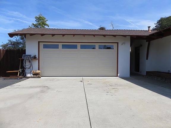 Two car detached garage w/huge drive way for RV's, Boat and 