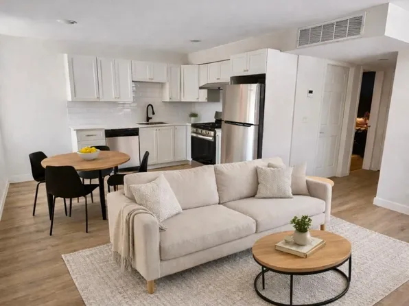 30 Stirton St #2, Hamilton, ON L8L 6E8