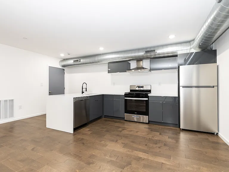 1541 N 6th St #5 — Photo 5