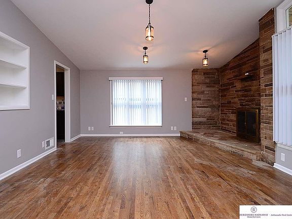 4th image of 2529 Van Buren St