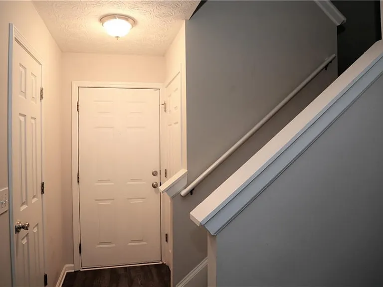 514 Carrington Ct — Photo 6