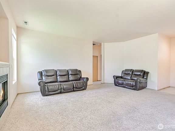 4th image of 325 99th St E #1