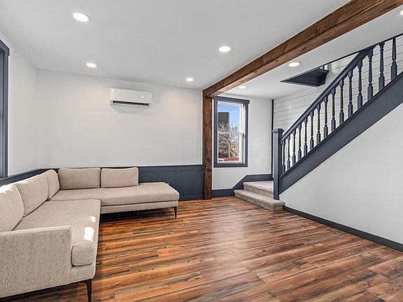 3rd image of 306 Leavy Ave