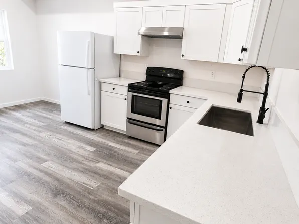224 W G St #B, Oakdale, CA 95361