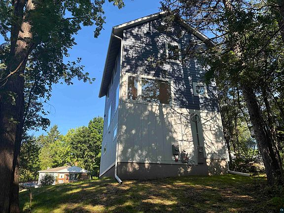 5th image of 1432 N 8th Ave E