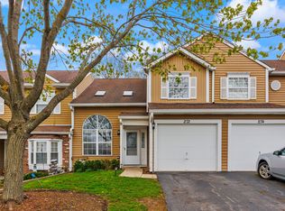 272 Ascot Ln, Streamwood, IL