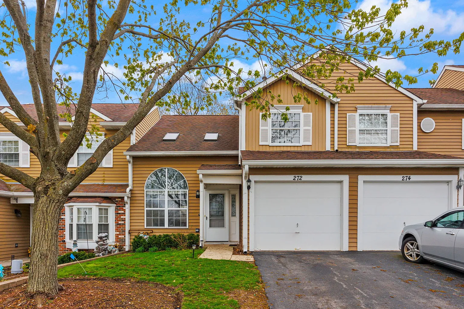 272 Ascot Ln photo 1