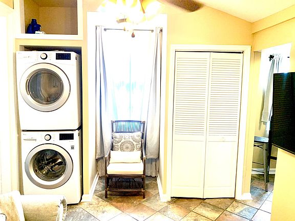 5th image of 2420 Laurel St #2420