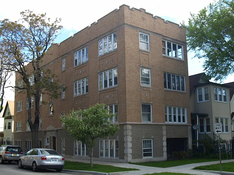 2909 N Albany Ave — Photo 8