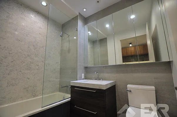 Rented by EXR | media 9