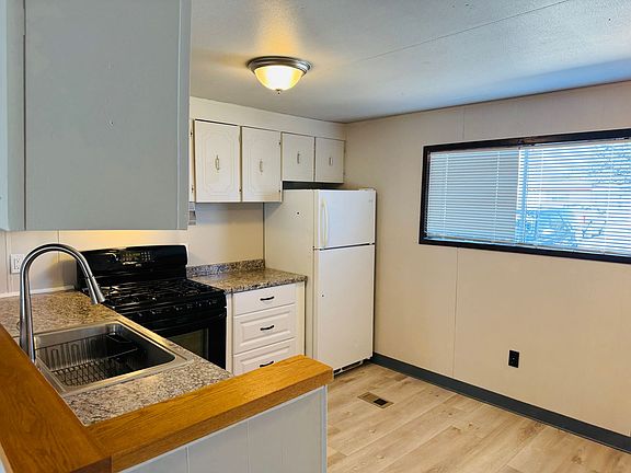 2nd image of 1032 Lake Elmo Dr Trailer 7