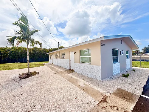 P (2347 Bayside St) Photo 1
