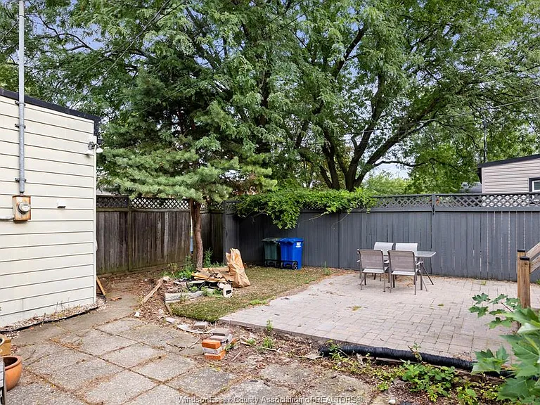 2123 Ontario St — Photo 20