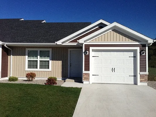 Perry Creek Townhomes - Midland, MI — Photo 37