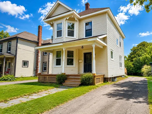 20 Agnew St, Amherst, NS B4H 2B6
