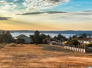 5 Rhododendron Dr, Sequim, WA 98382