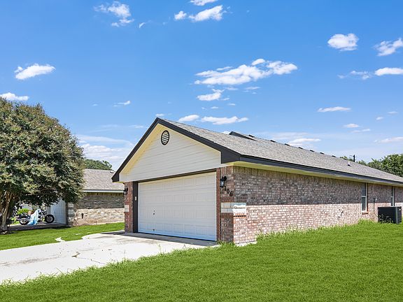 3rd image of 2106 Flagstaff Dr