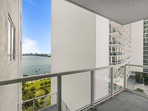 3rd image of 1900 N Bayshore Dr APT 1505