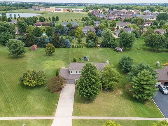 3rd image of 1704 Hermitage Dr